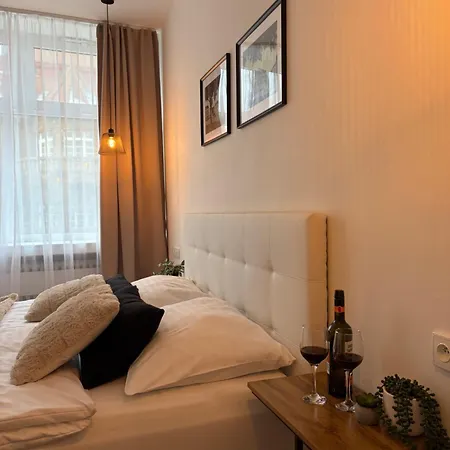 Morava 5 Manželská Postel A Postel Pro 3 Osobu, Parkování Zdarma šafaříkova 855 3* Uherské Hradiště