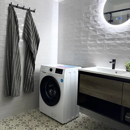 Morava 5 Manzelska Postel A Postel Pro 3 Osobu, Parkovani Zdarma Safarikova 855 Hotel apartamentowy