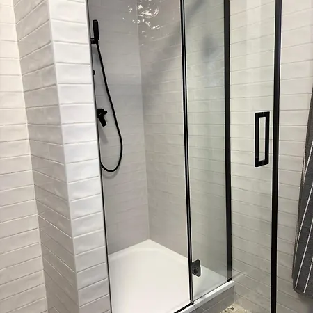 Morava 5 Manzelska Postel A Postel Pro 3 Osobu, Parkovani Zdarma Safarikova 855 Hotel apartamentowy