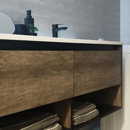 Morava 5 Manželská Postel A Postel Pro 3 Osobu, Parkování Zdarma šafaříkova 855 Aparthotel 3*
